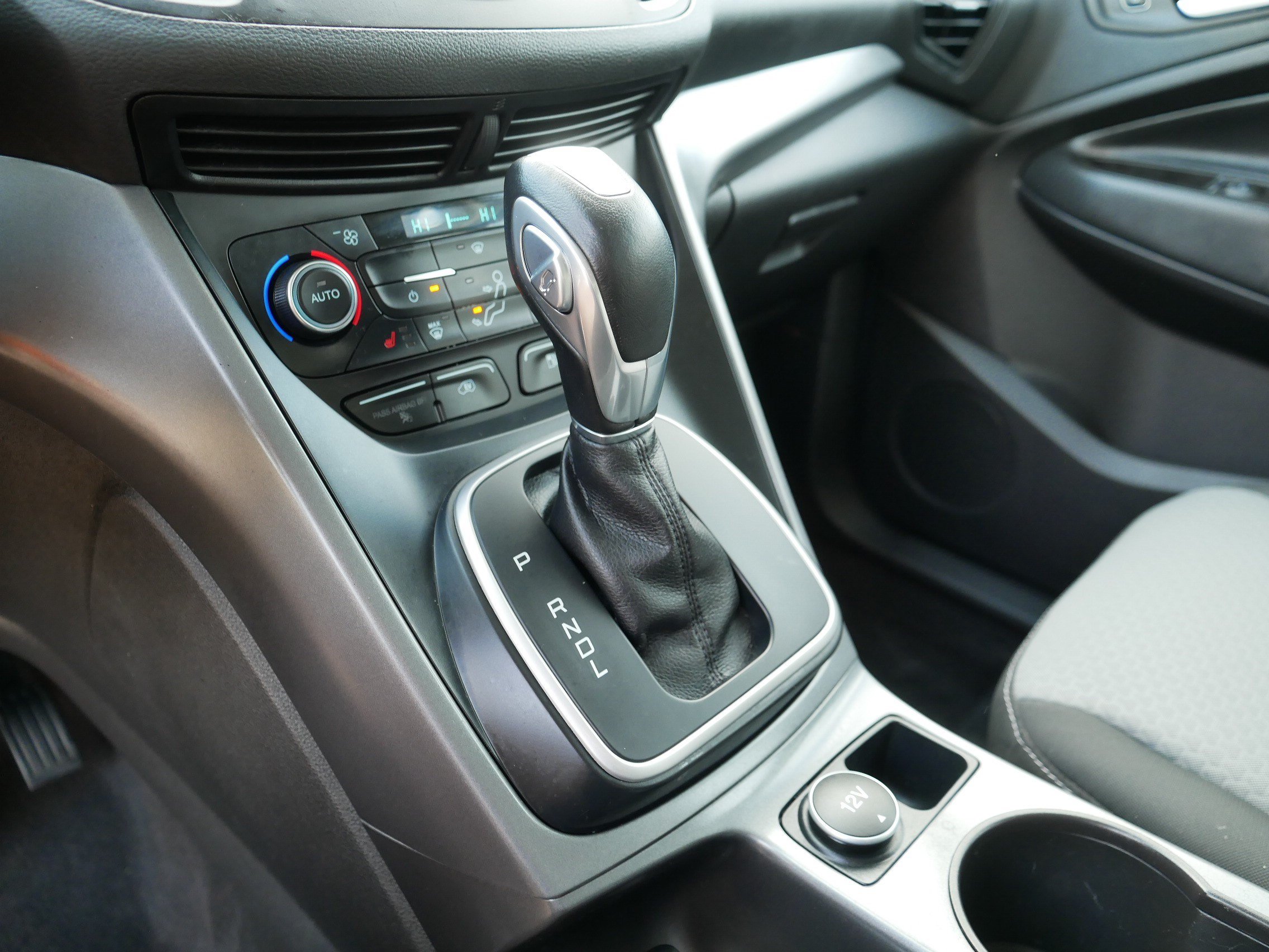Used 2017 Ford C-MAX Energi SE w/ Cold Weather Package FWD image 24