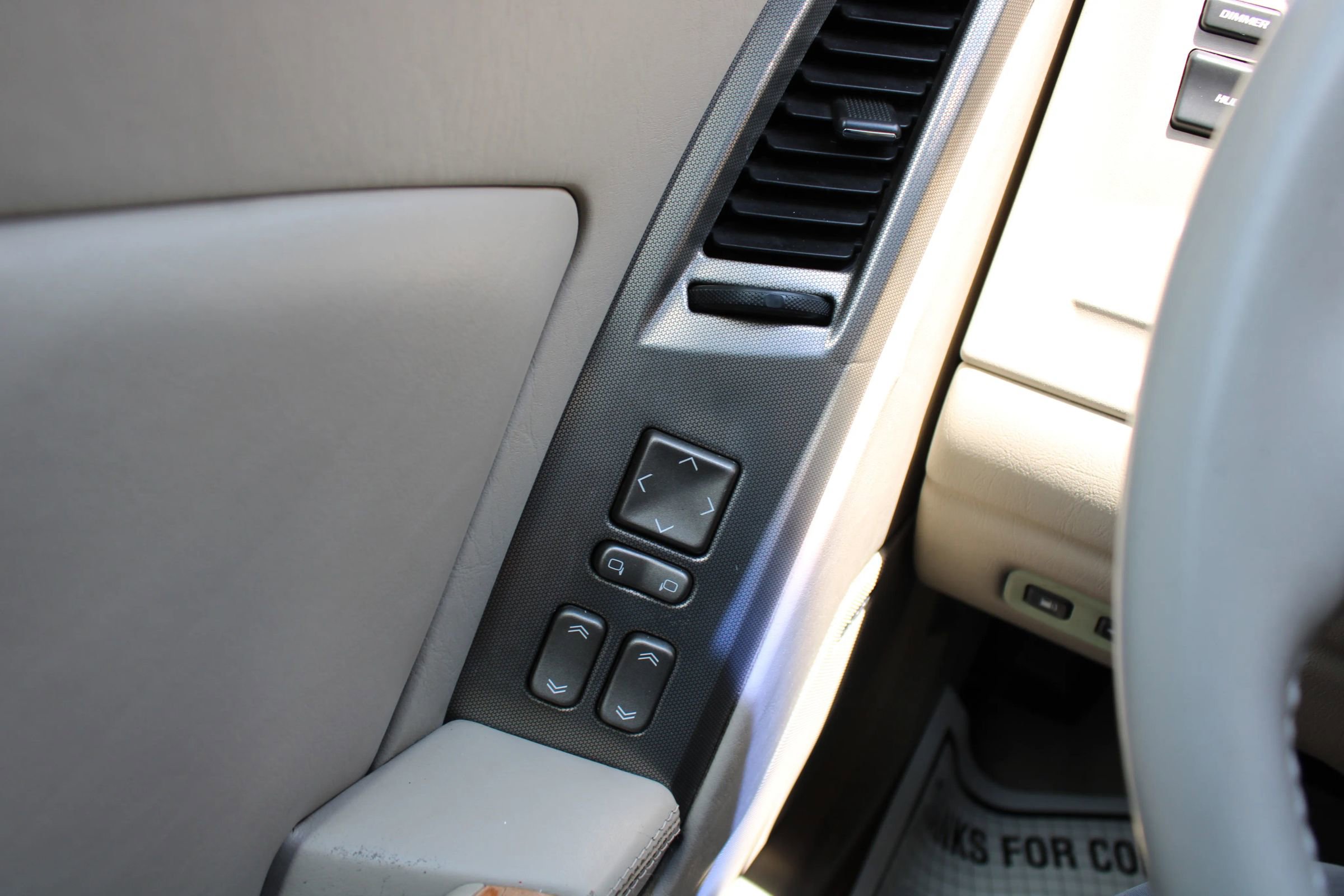 Used 2006 Cadillac XLR image 28