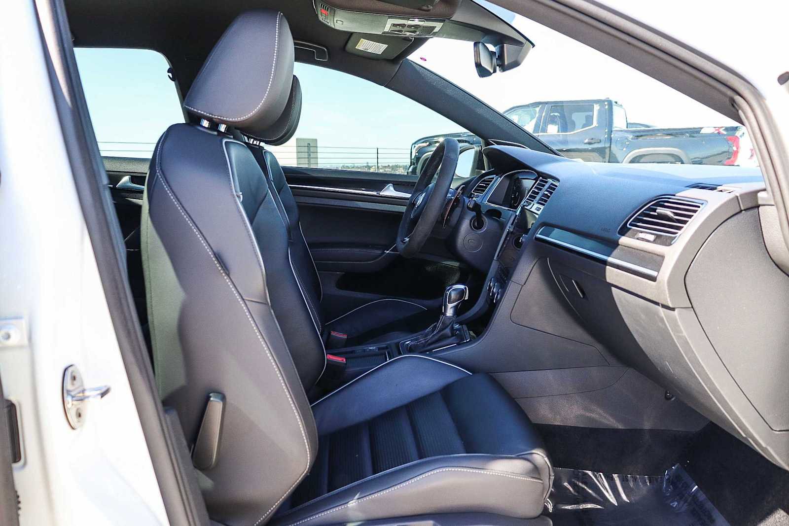 Used 2019 Volkswagen Golf R 4-Door image 17