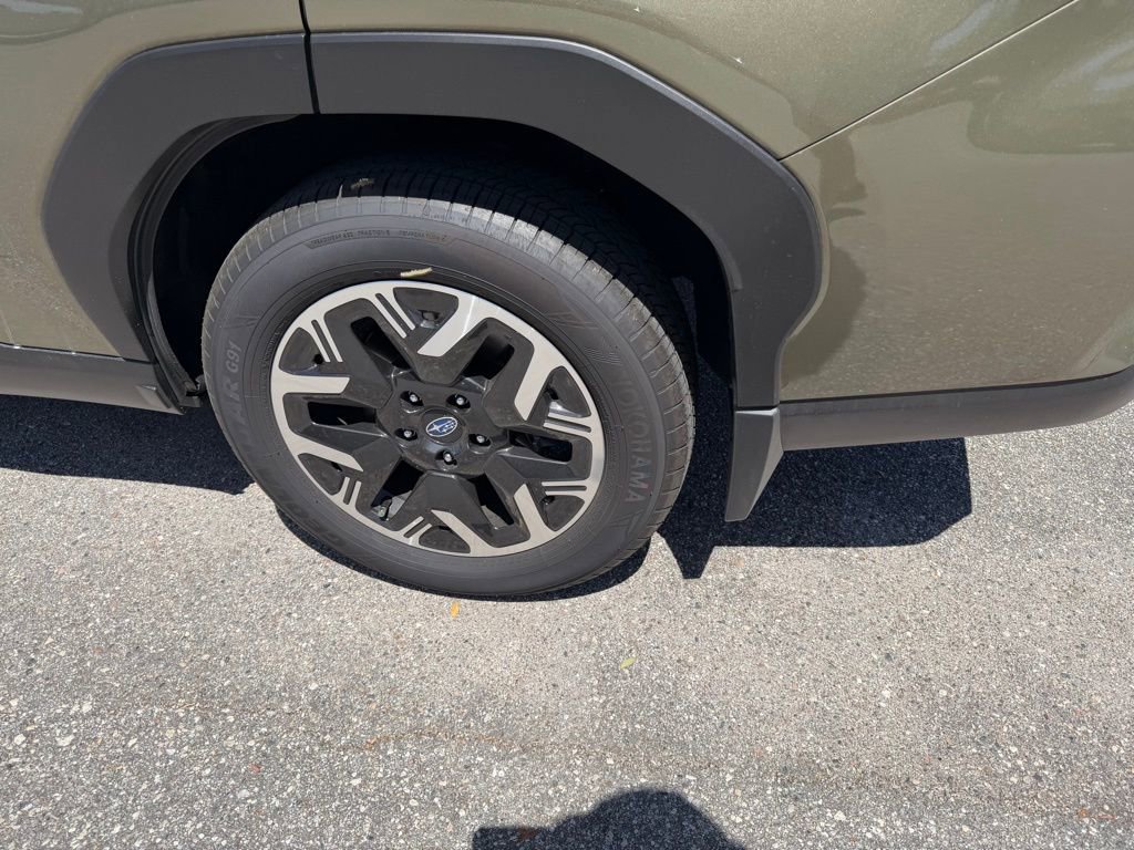 Used 2025 Subaru Forester Premium w/ Protection Package image 10