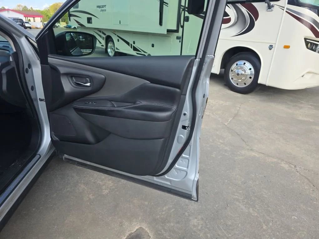 Used 2019 Nissan Murano S image 39