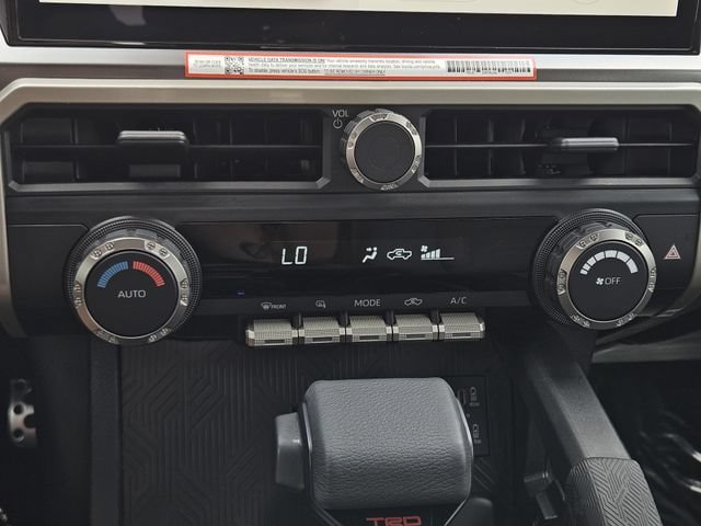 Used 2025 Toyota Tacoma TRD Sport AWD/4WD image 19