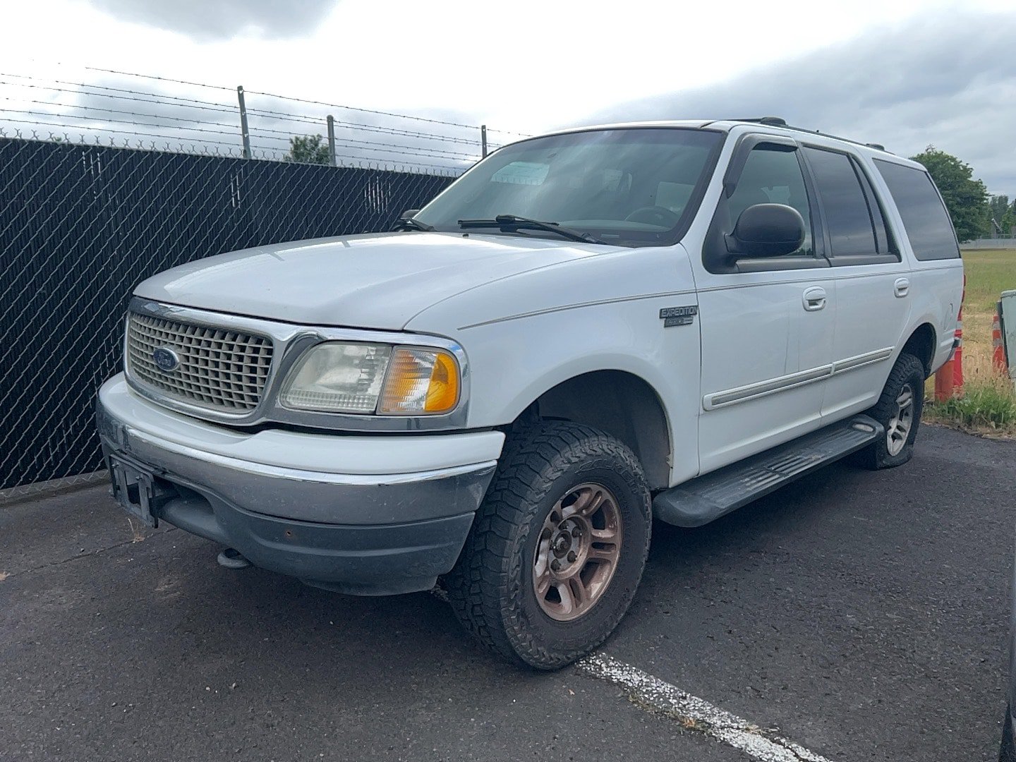 Used 2000 Ford Expedition XLT AWD/4WD image 2