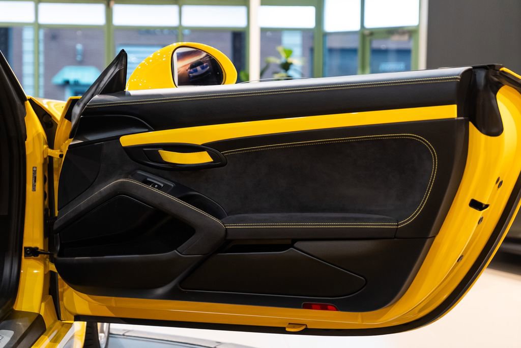 Used 2016 Porsche Boxster Spyder image 39