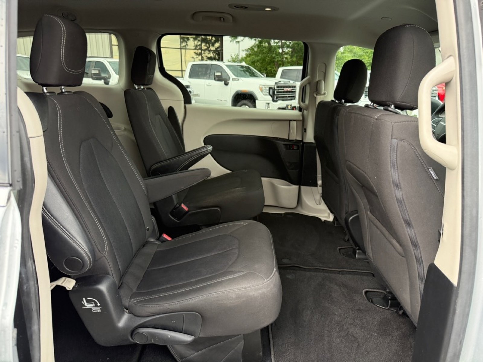 Used 2023 Chrysler Voyager LX FWD image 24