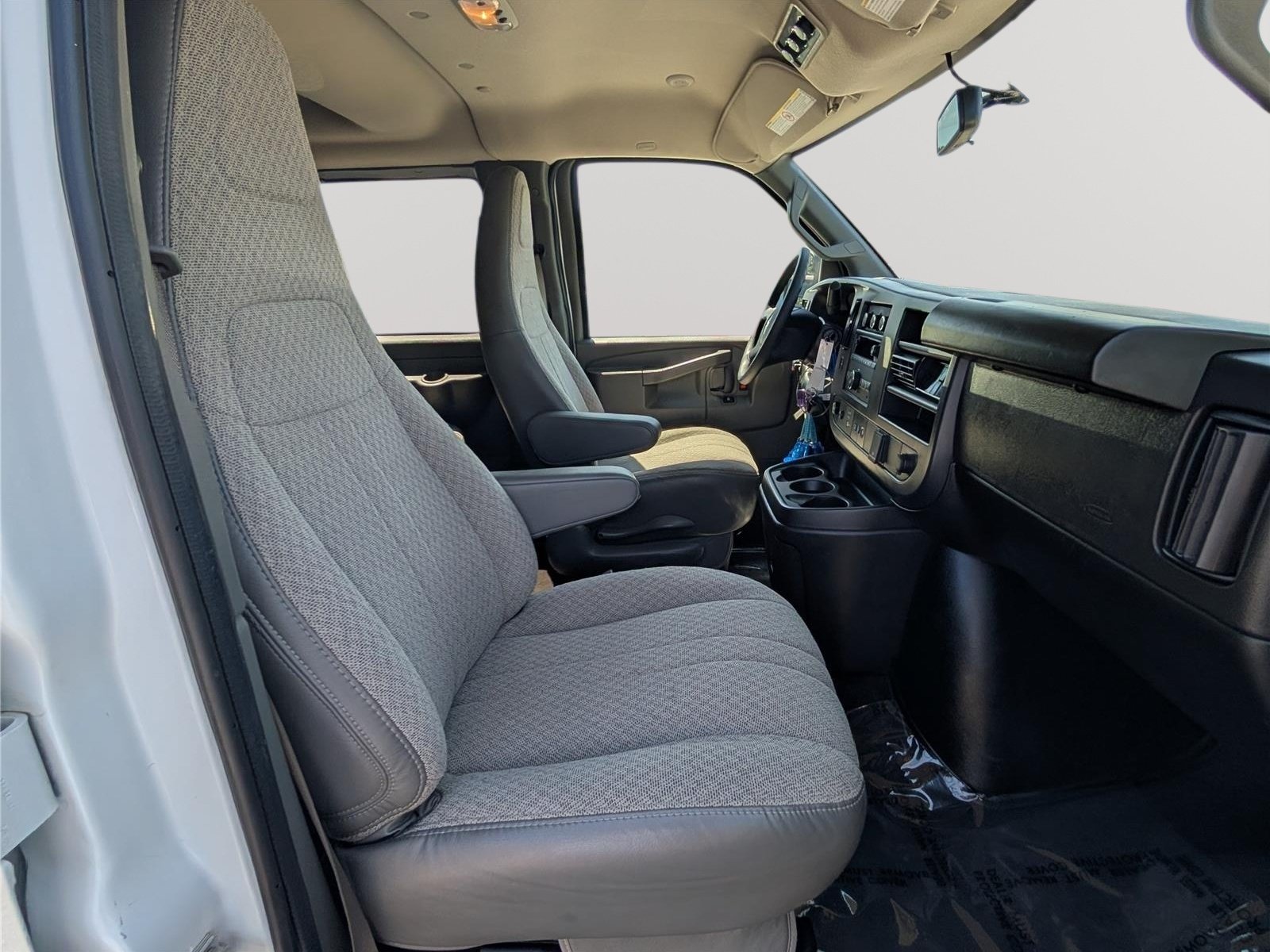 Used 2025 Chevrolet Express 3500 LS RWD image 11