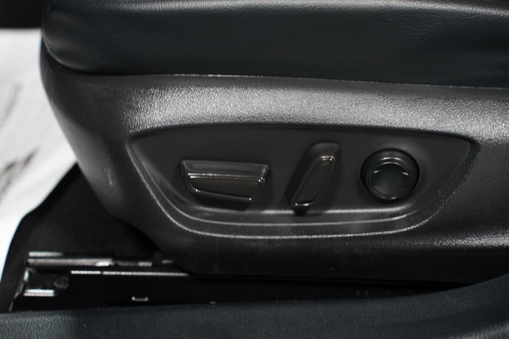 Certified 2020 Toyota Camry SE image 30