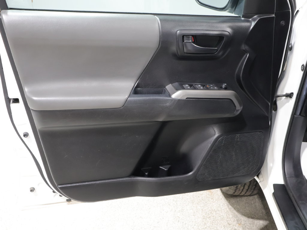 Used 2022 Toyota Tacoma SR5 w/ Technology Package AWD/4WD image 13