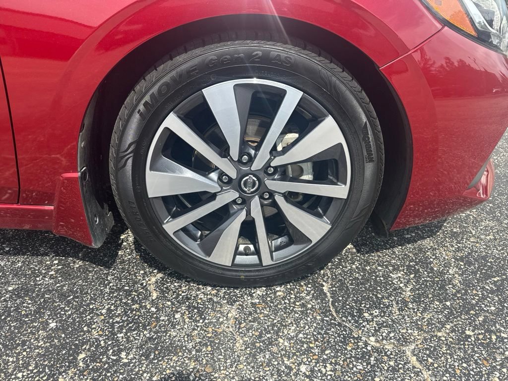 Used 2020 Nissan Sentra SV w/ SV Premium Package FWD image 23