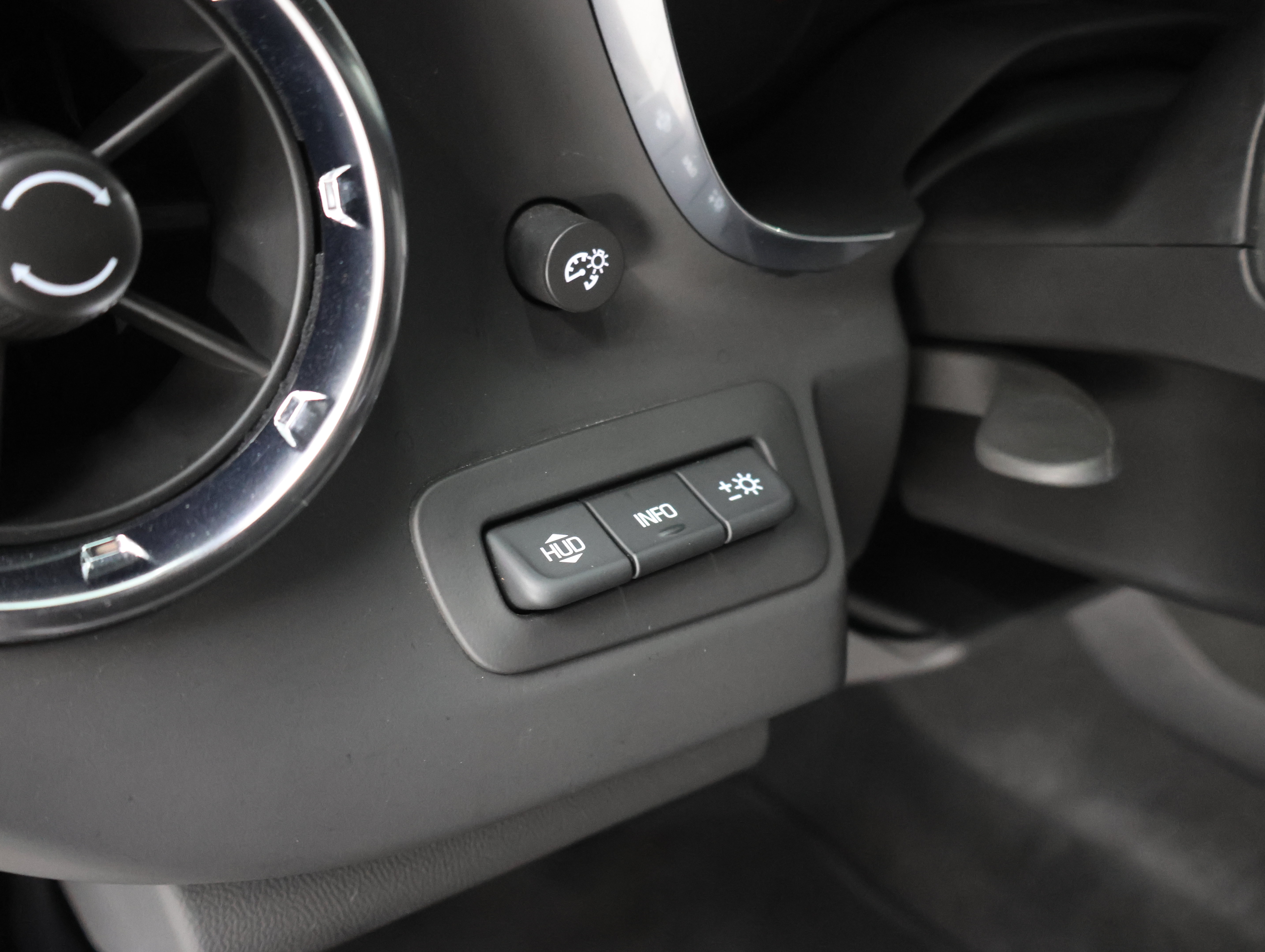 Used 2020 Chevrolet Camaro ZL1 RWD image 38