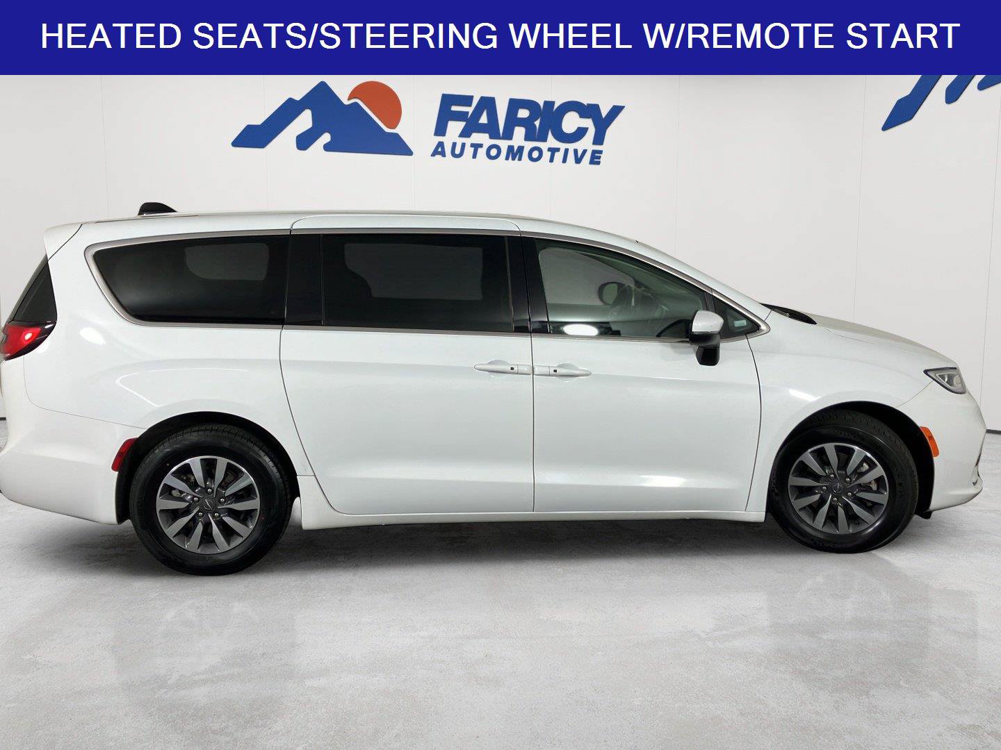 Used 2023 Chrysler Pacifica Touring-L FWD image 7