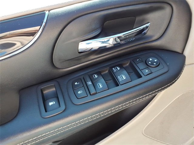 Used 2019 Dodge Grand Caravan SXT image 13