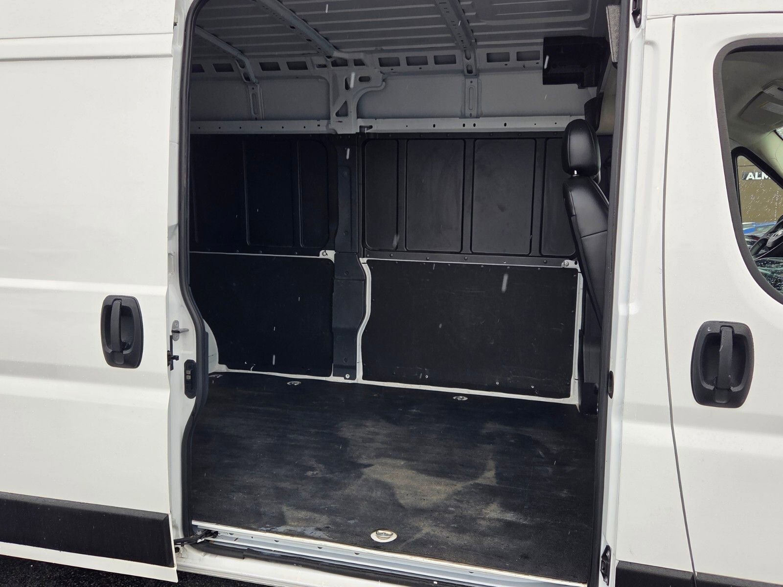 Used 2023 RAM ProMaster 2500 FWD image 11
