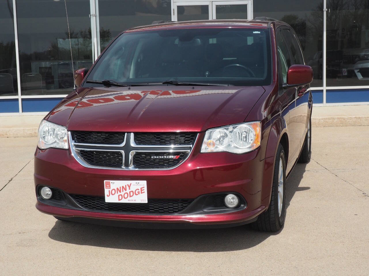 Used 2020 Dodge Grand Caravan SXT FWD image 3