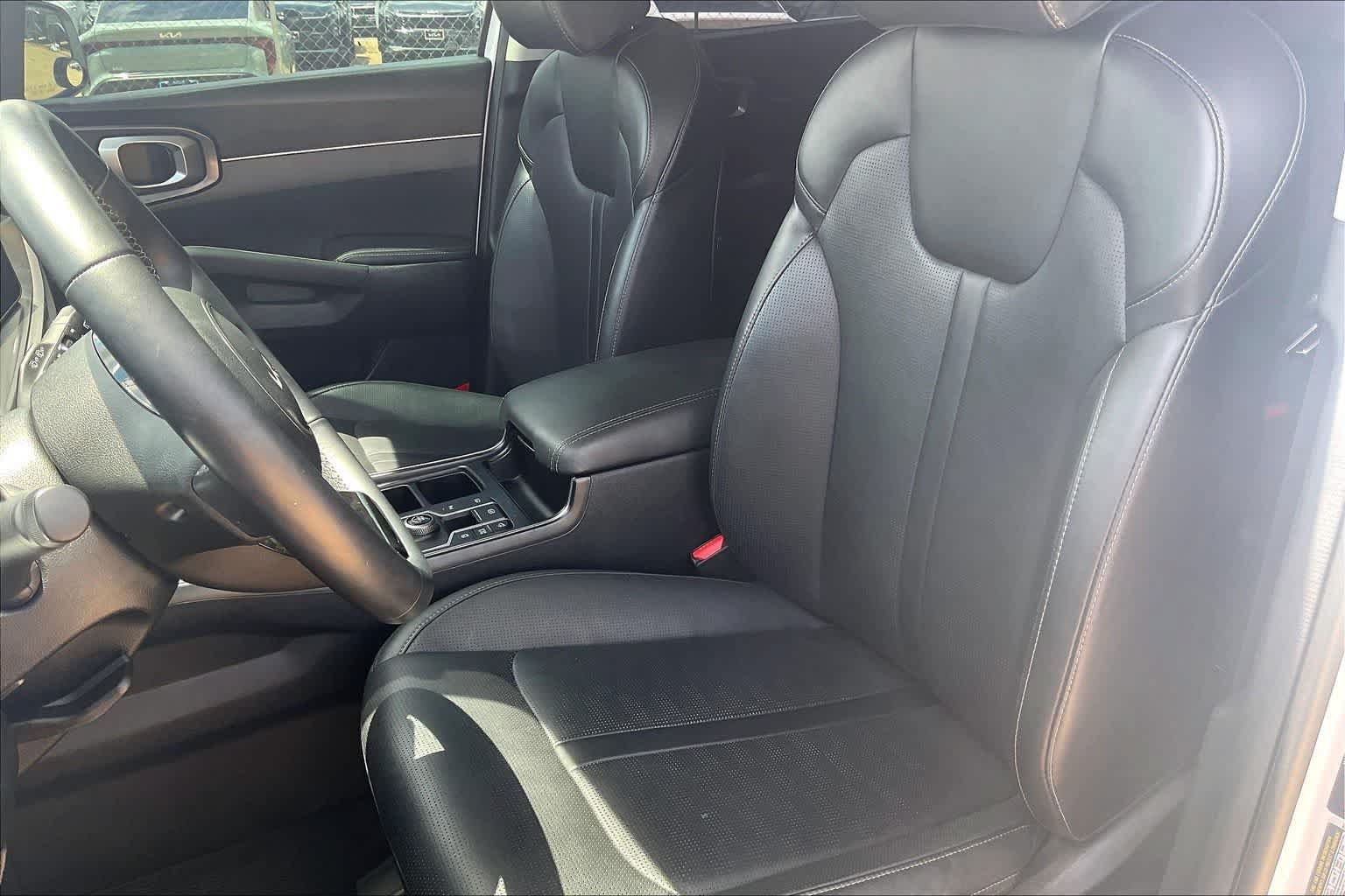 Certified 2025 Kia Sorento S FWD image 9