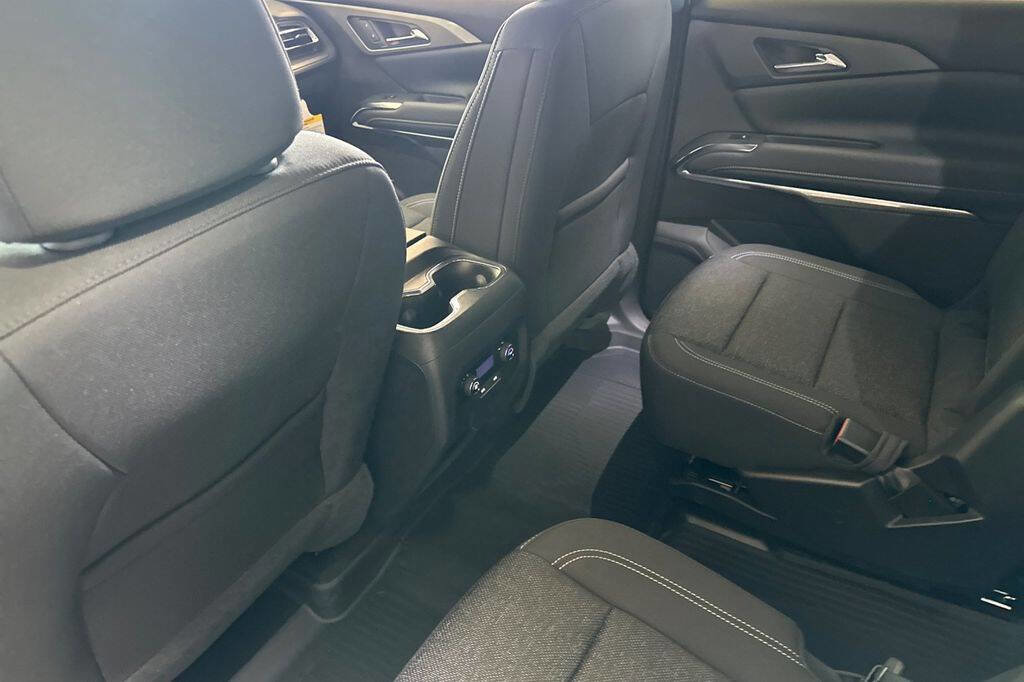 New 2026 Chevrolet Traverse LT w/ Sun and Wheel Package image 11