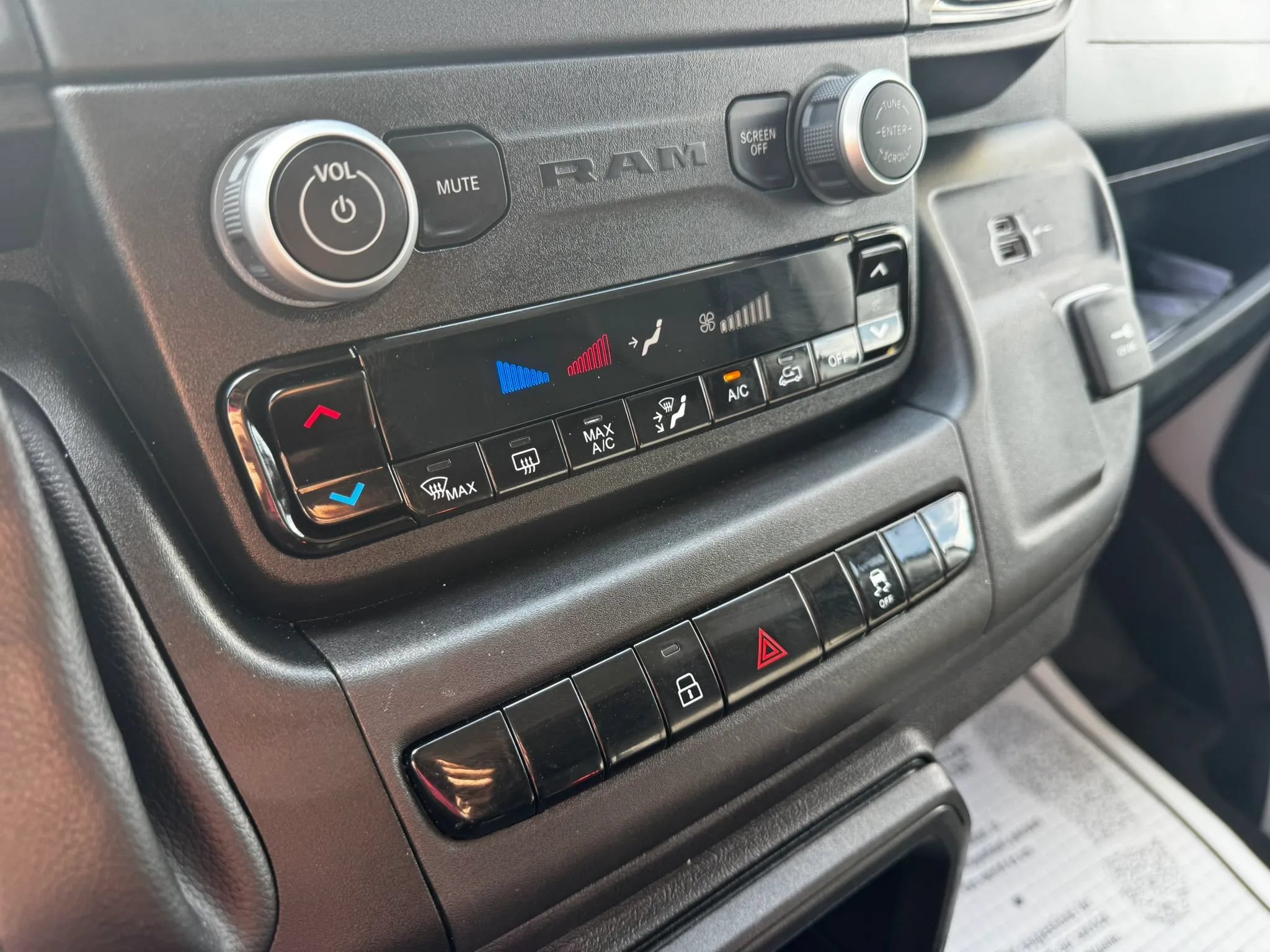 Used 2025 RAM ProMaster 2500 w/ Convenience Group FWD image 22