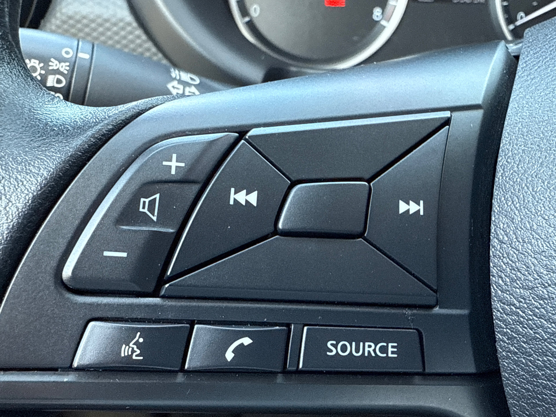 Used 2025 Nissan Kicks Play S FWD image 27