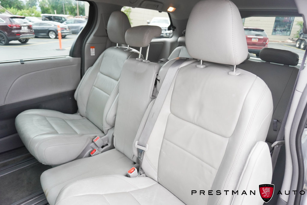 Used 2018 Toyota Sienna XLE w/ XLE Navigation Package FWD image 35
