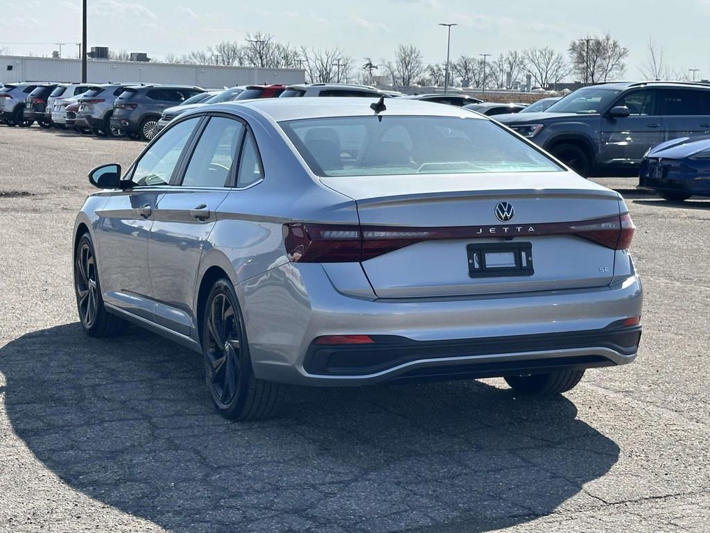 Used 2025 Volkswagen Jetta SE w/ Sunroof Package image 3