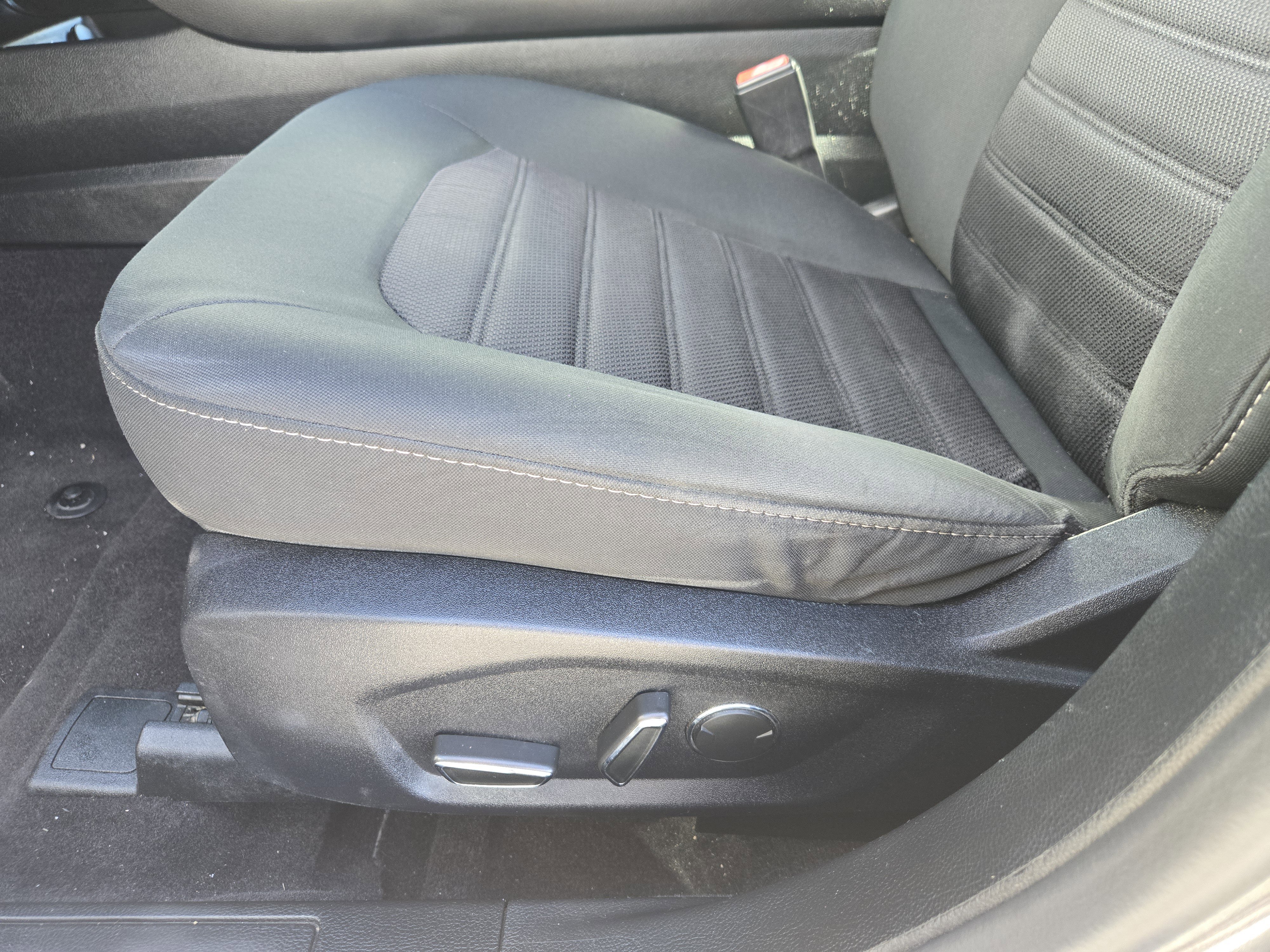 Used 2020 Ford Fusion SE image 27