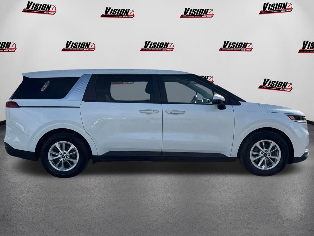 Certified 2023 Kia Carnival LX image 4