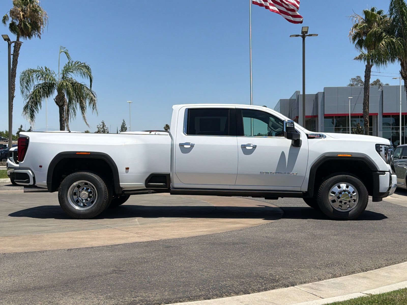 New 2026 GMC Sierra 3500 Denali w/ Denali Reserve Package AWD/4WD image 3