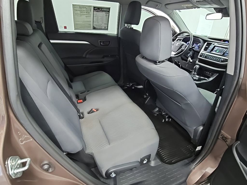 Used 2019 Toyota Highlander LE FWD image 33