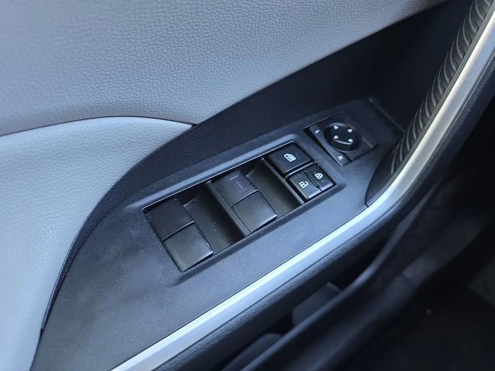 Used 2021 Toyota RAV4 XLE image 23