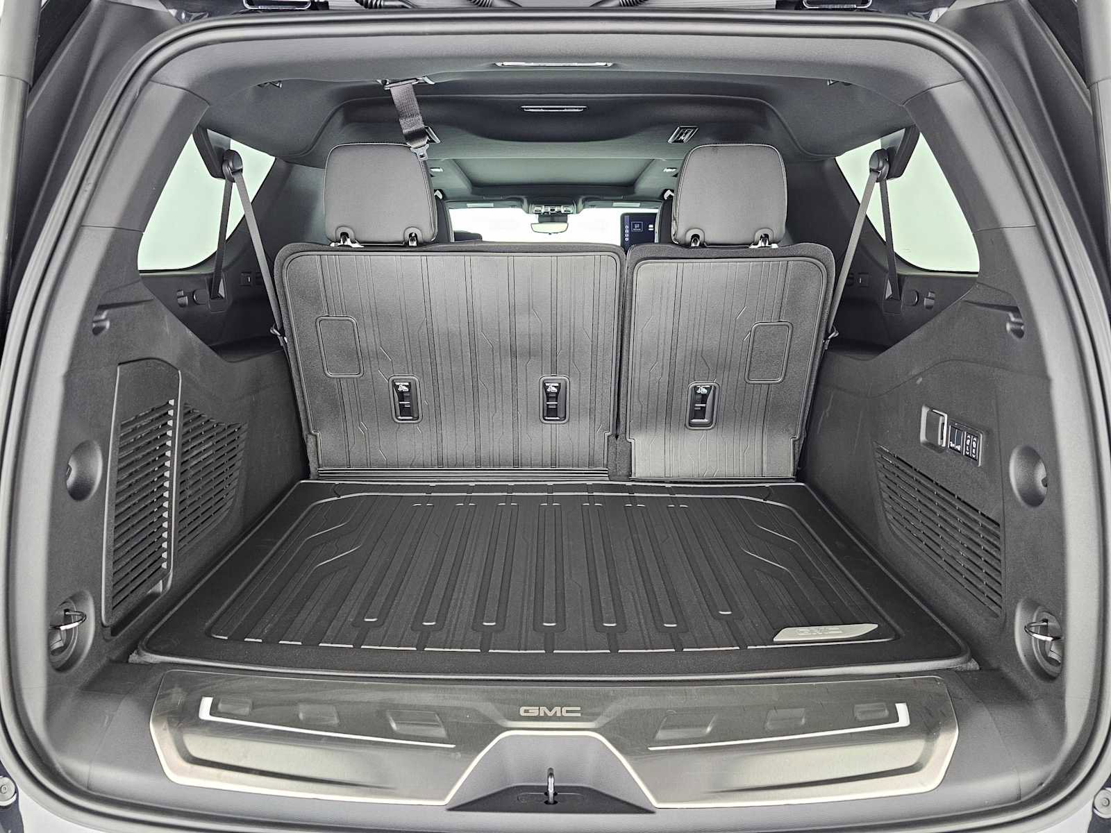New 2026 GMC Yukon XL Elevation w/ Elevation Premium Package image 18