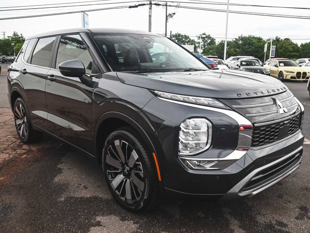 New 2025 Mitsubishi Outlander SE image 3