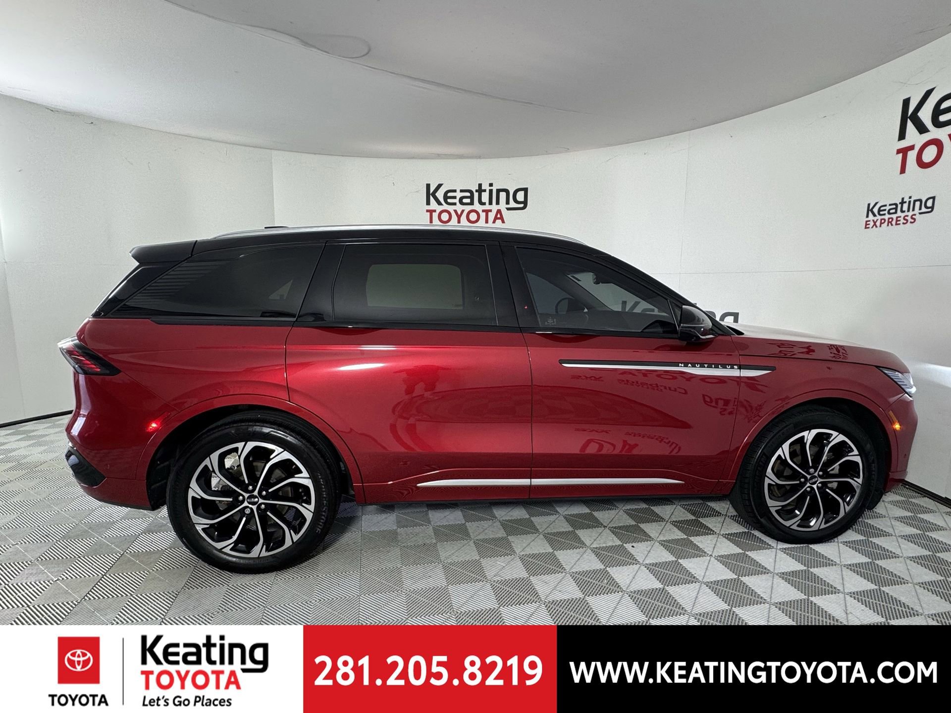 Used 2024 Lincoln Nautilus Reserve image 4