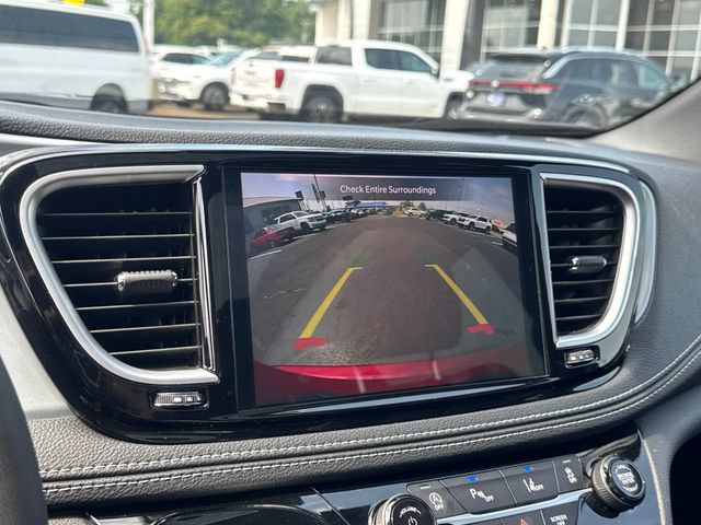 Used 2025 Chrysler Pacifica Limited FWD image 24