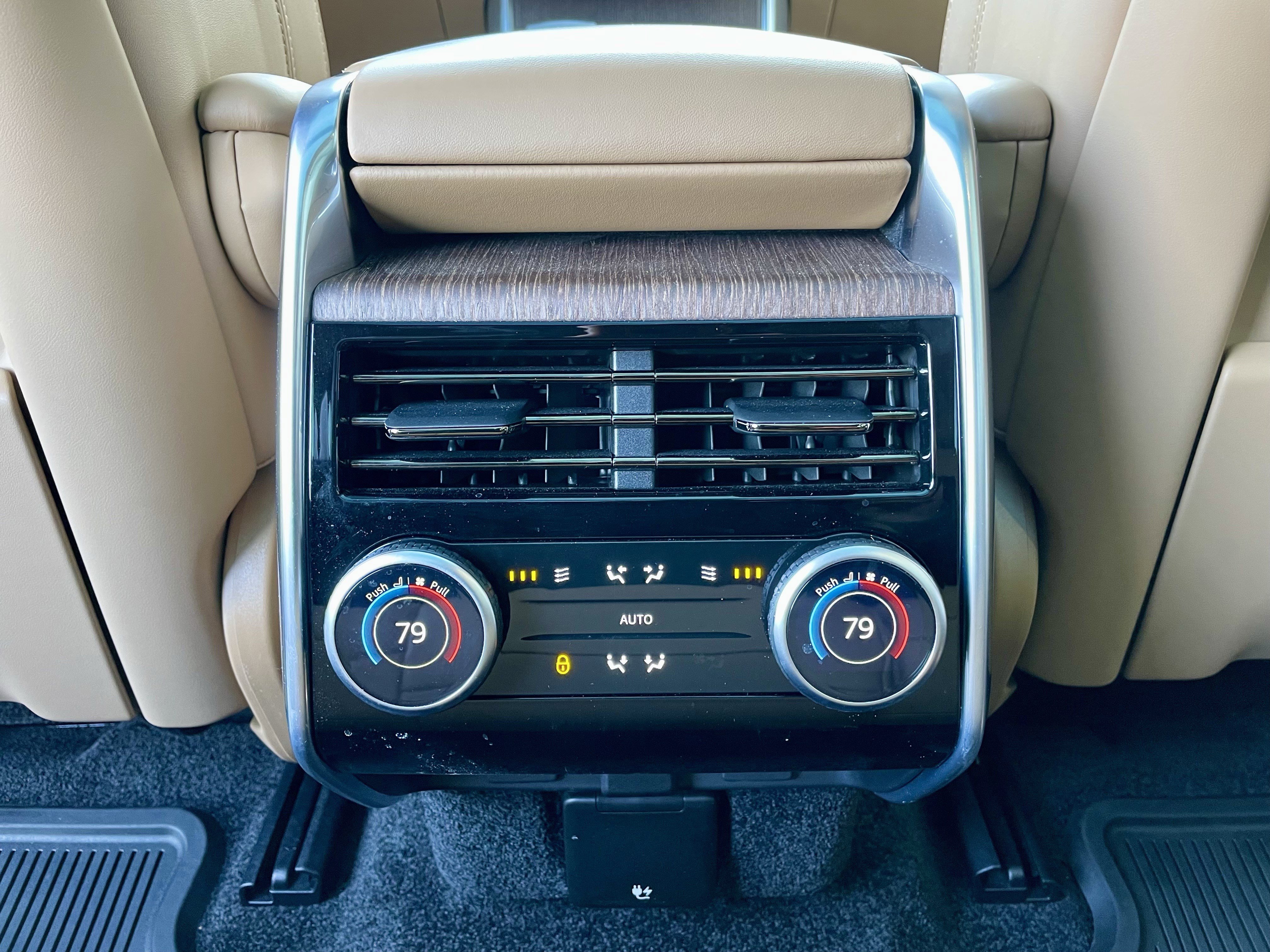 Used 2024 Land Rover Range Rover SE image 26