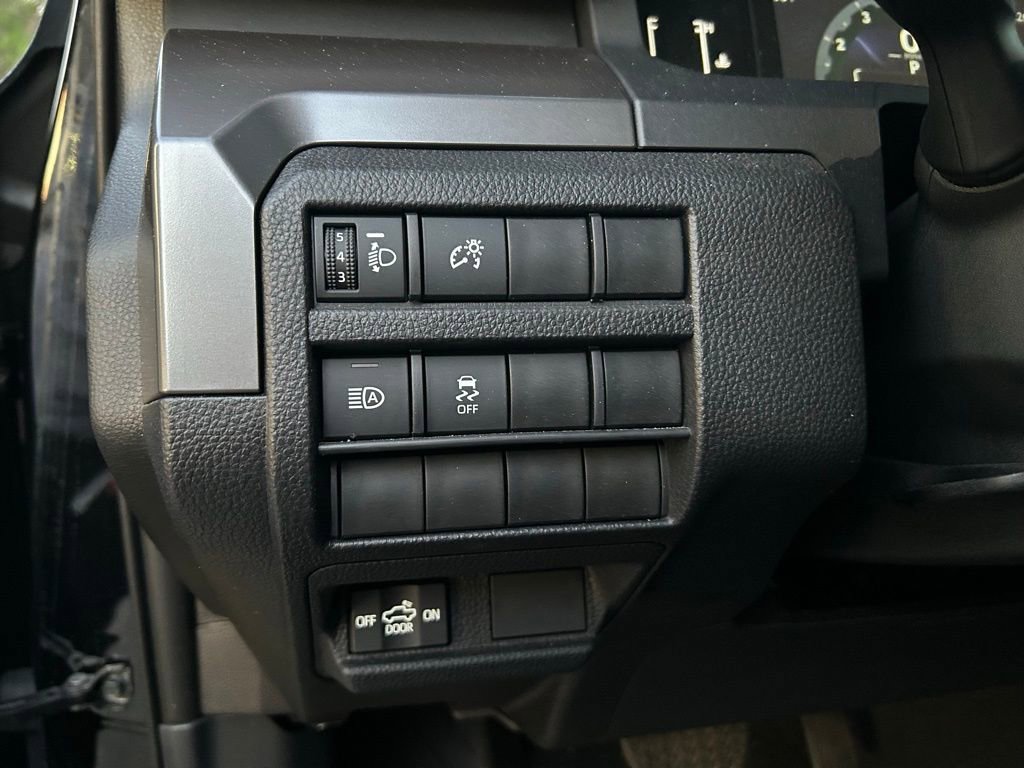 Certified 2024 Toyota Tacoma SR5 AWD/4WD image 18