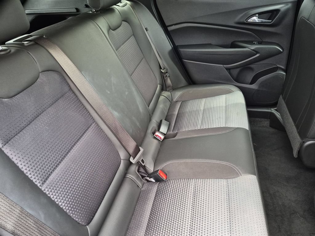 Used 2025 Chevrolet Trax LT w/ LT Convenience Package FWD image 29