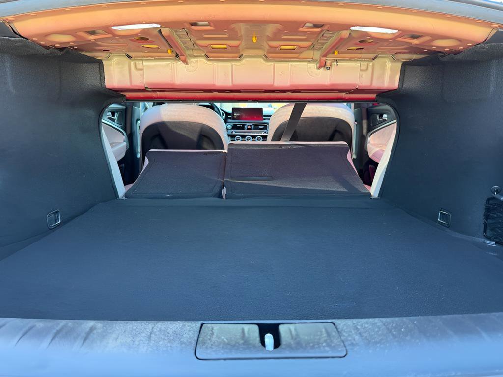 Used 2023 Genesis G70 2.0T image 9