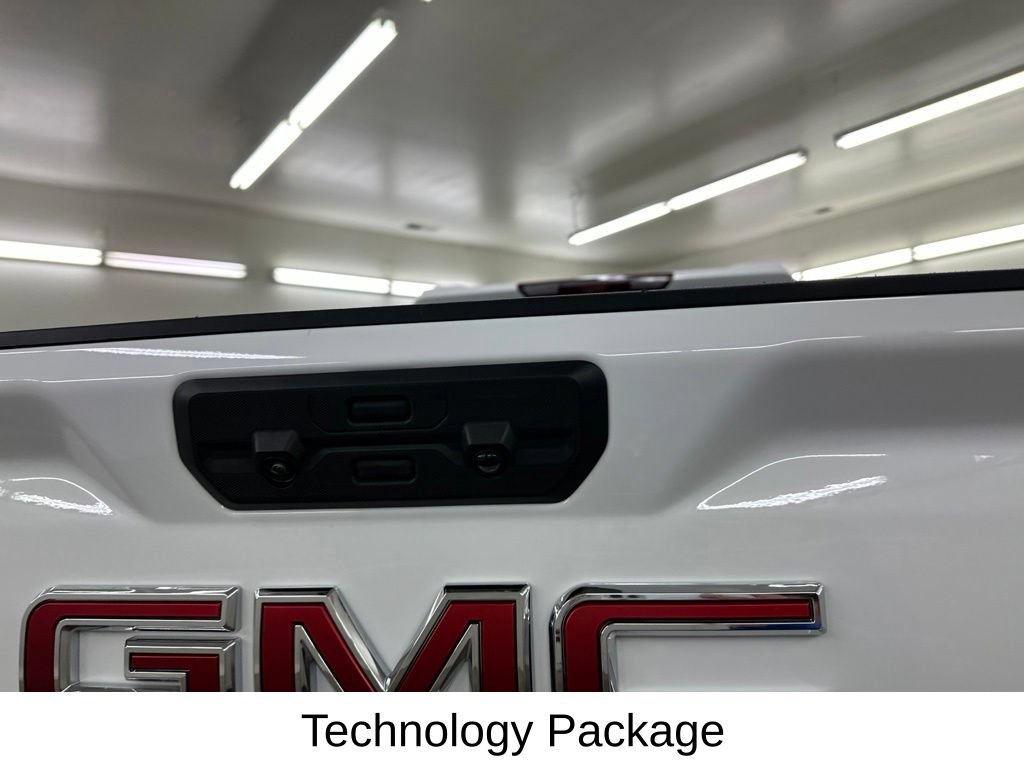 Used 2025 GMC Sierra 2500 AT4 w/ AT4 Premium Plus Package AWD/4WD image 17