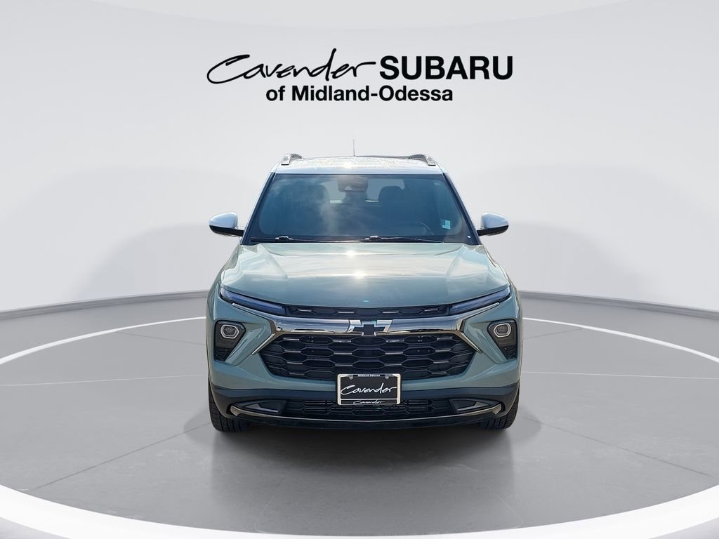 Used 2025 Chevrolet TrailBlazer ACTIV w/ Driver Confidence Package FWD image 3