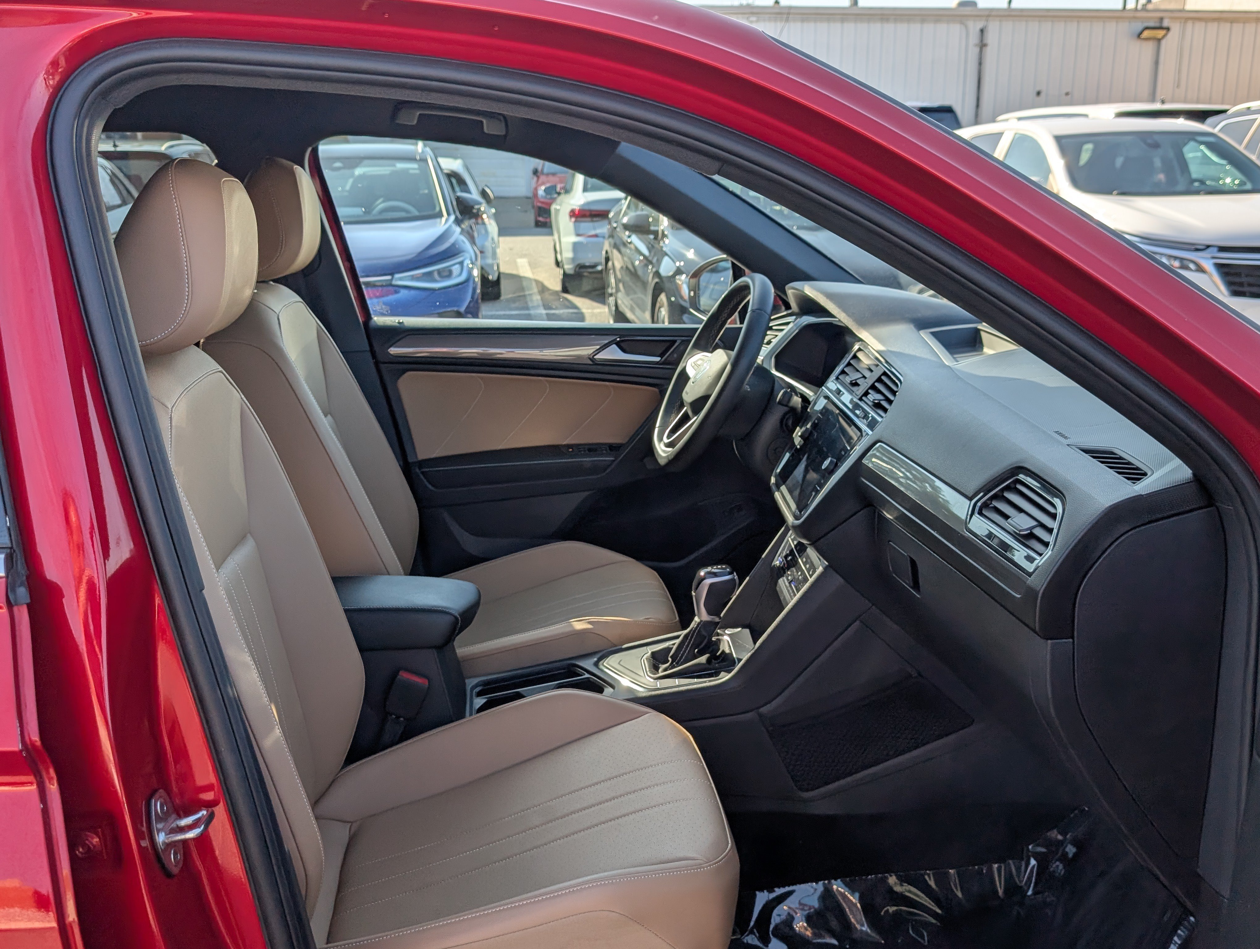 Used 2023 Volkswagen Tiguan SE FWD image 11