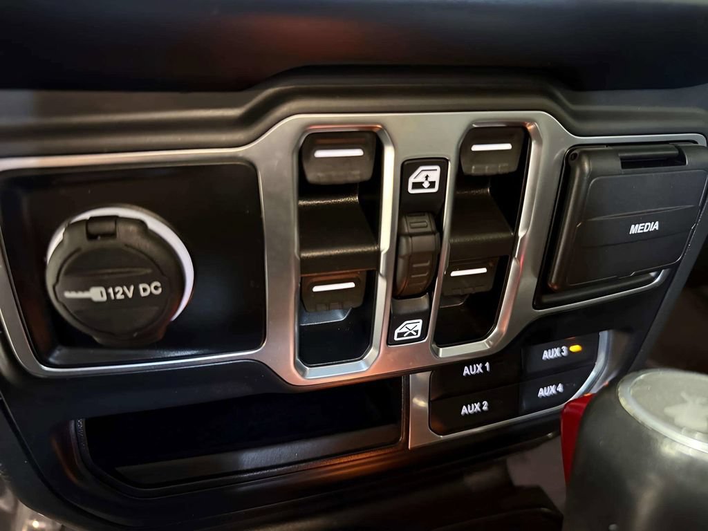 Used 2022 Jeep Wrangler Unlimited Sahara AWD/4WD image 24