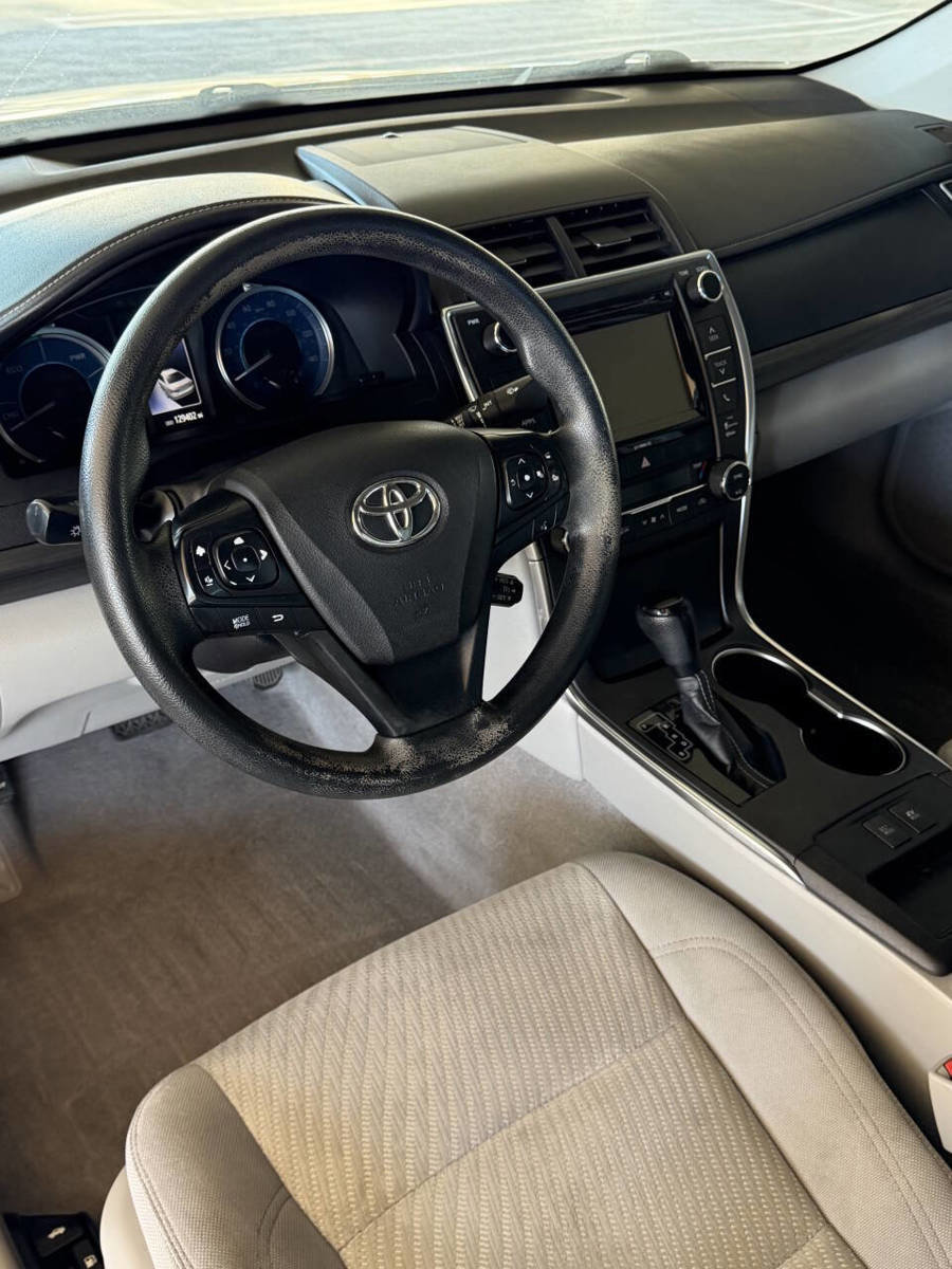 Used 2017 Toyota Camry XLE image 28