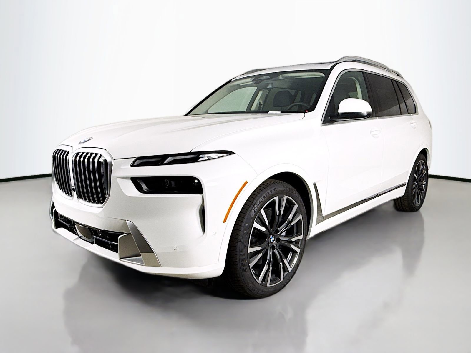 Used 2026 BMW X7 xDrive40i w/ Premium Package image 3