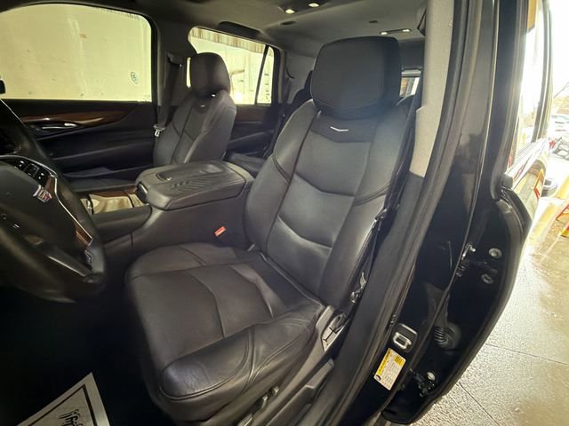 Used 2016 Cadillac Escalade Luxury image 11