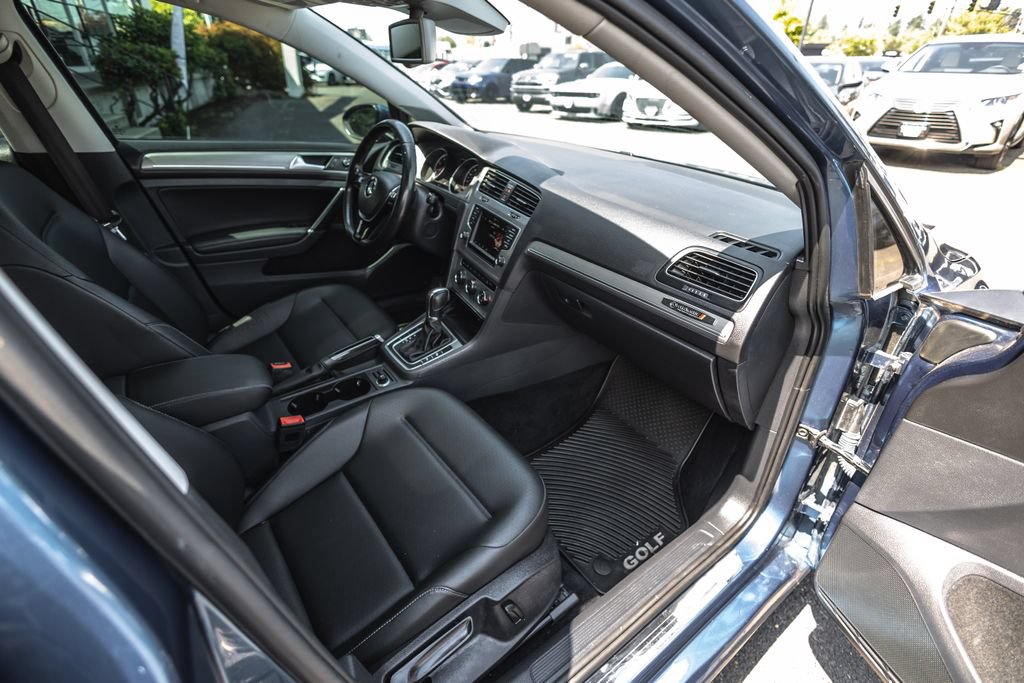 Used 2016 Volkswagen Golf SE w/ Lighting Package FWD image 24