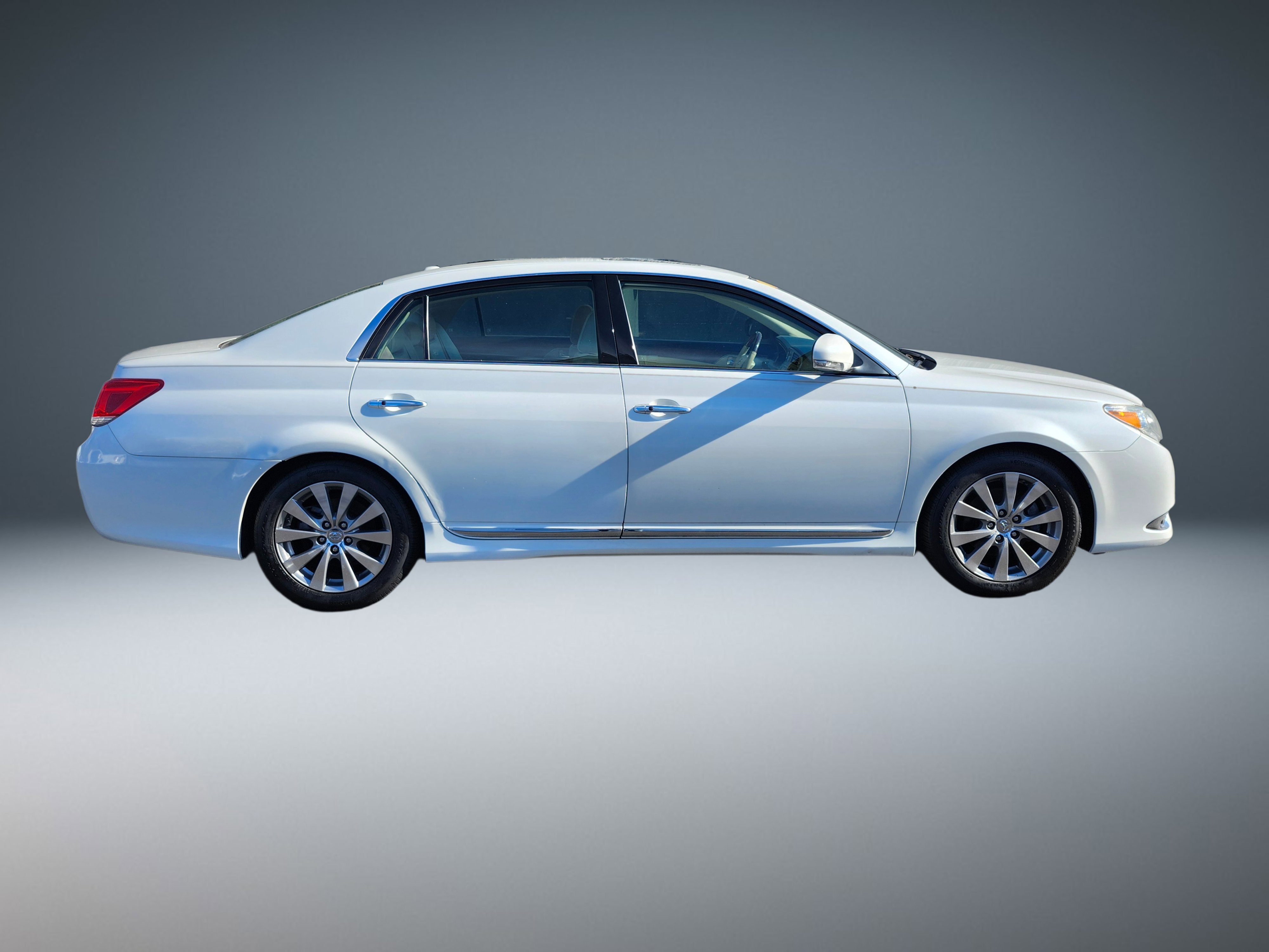 Used 2012 Toyota Avalon image 2