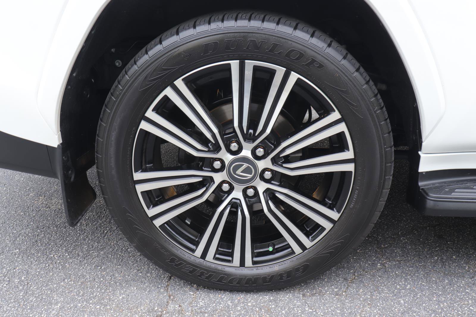 Used 2024 Lexus LX 600 4WD w/ Luxury Package image 45