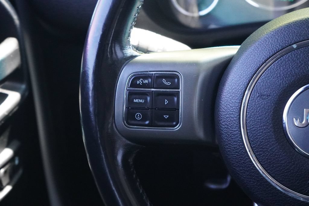 Used 2018 Jeep Wrangler Unlimited Sahara AWD/4WD image 15