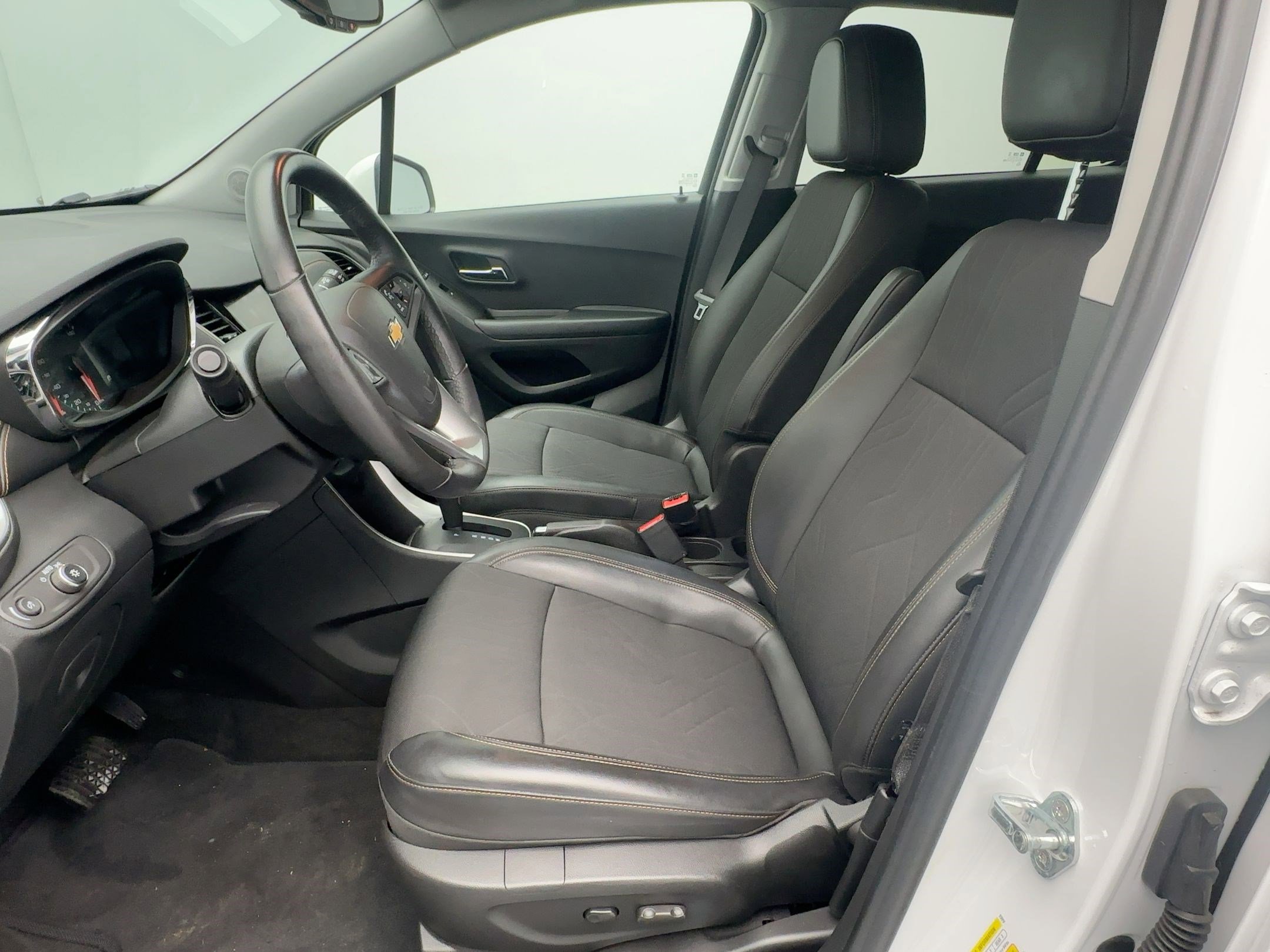 Certified 2022 Chevrolet Trax LT w/ Sport Edition image 5