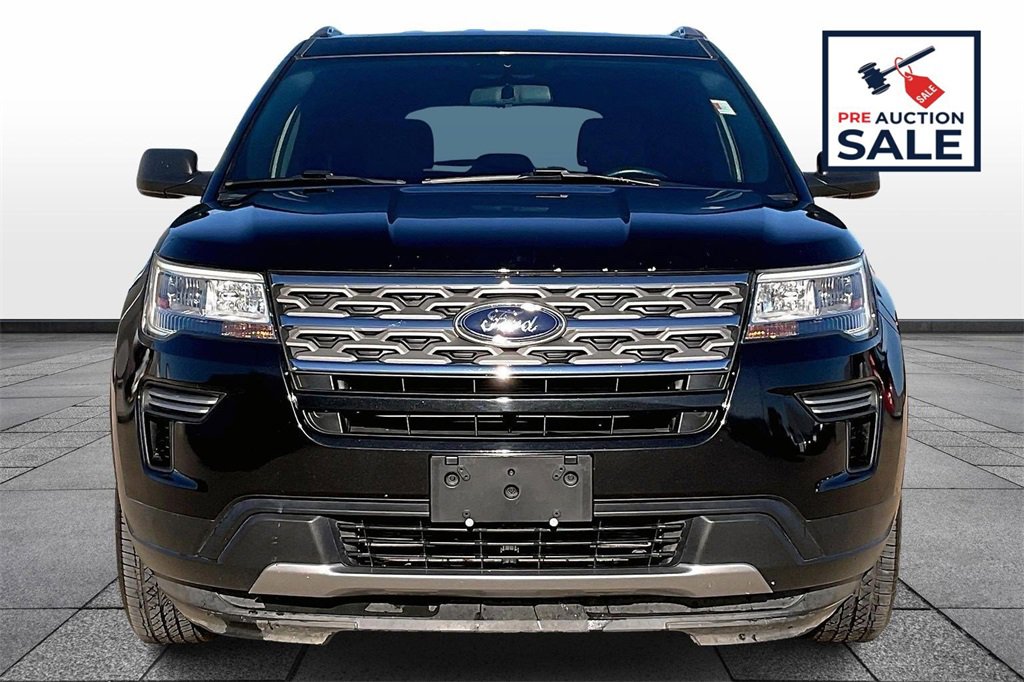 Used 2018 Ford Explorer XLT image 3